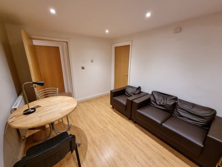 3 Bed Student Accommodation - Photo 2