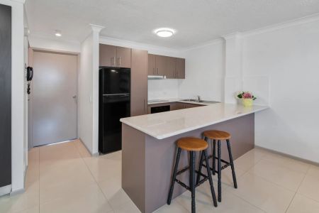 Top-Floor Coastal Apartment with Ocean Views - Photo 5