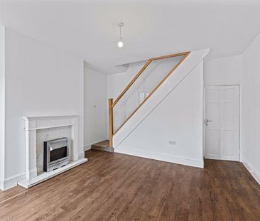 2 bedroom end of terrace house to rent - Photo 2