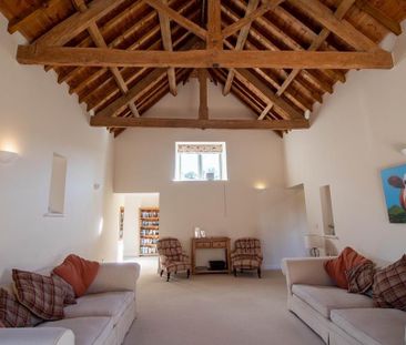 2 bedroom barn conversion to rent - Photo 2