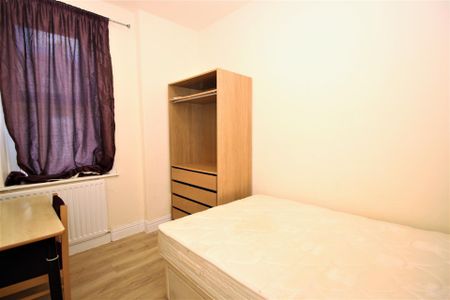 2 bedroom Student Flat to rent in Coniston Avenue, Jesmond, Newcastle Upon Tyne, NE2 - Photo 4