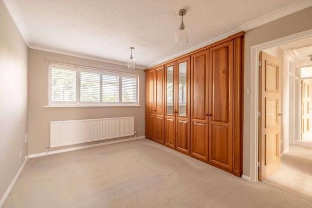 Montagu Road, Datchet, SL3 - Photo 1