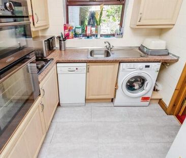 2 bedroom end of terrace house to rent - Photo 3