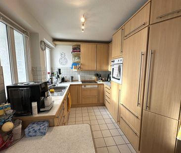 Schwachhausen: ruhige 3 Zi. Wohnung m. 2 Balkonen, EBK, Abstellraum... - Photo 3