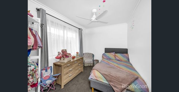 Character-Filled Family Entertainer with Modern Flair on 601sqm in Prime Hoppers Crossing Location - Photo 1