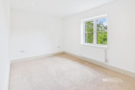 4 bedroom semi-detached house to rent - Photo 4