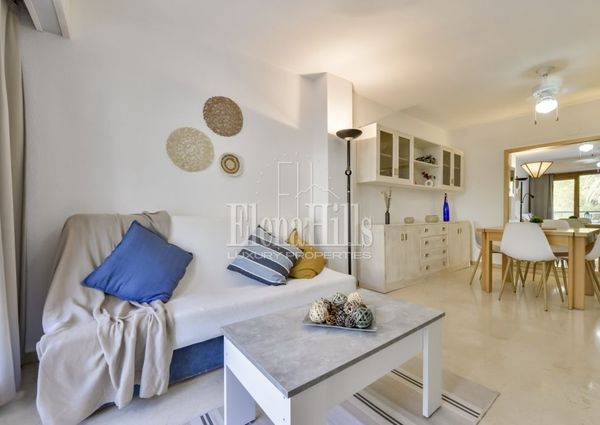 Modern apartment with stunning views of the Mascarat mountain range, Alicante.