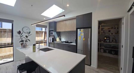 4-bedroom home in Hanleys Farm - Photo 4