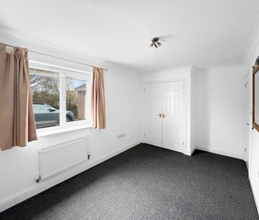 An extremely spacious and well presented 4 bedroom detached bungalo... - Photo 3