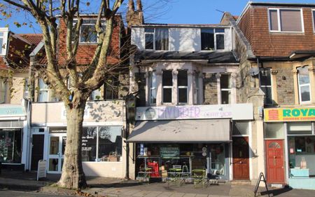 Two bedroom apartment on Coldharbour Road. Offered unfurnished! - Photo 2