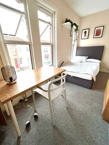 Room in a Shared House, Cromwell Road, SO15 - Photo 5