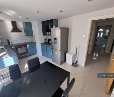 1 bedroom in a house share to rent - Photo 2