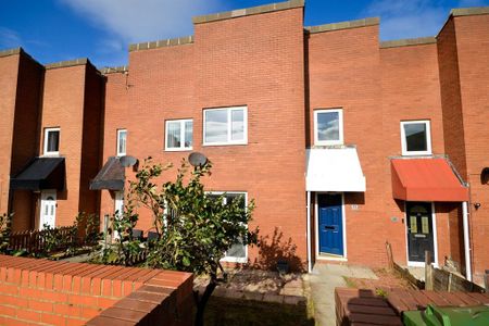 3 bedroom terraced house to rent - Photo 5