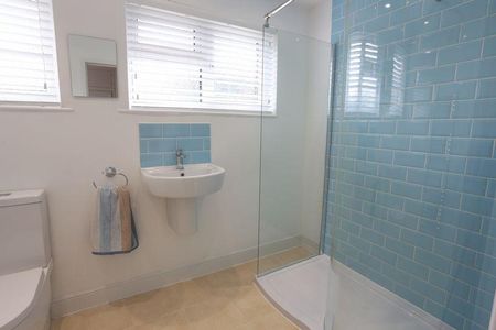 4 bedroom chalet to rent - Photo 2