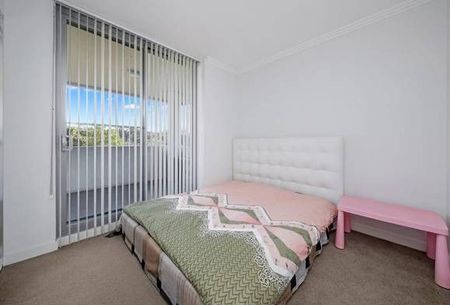 Modern 2 Bedroom Apartment in Turrella - Photo 3