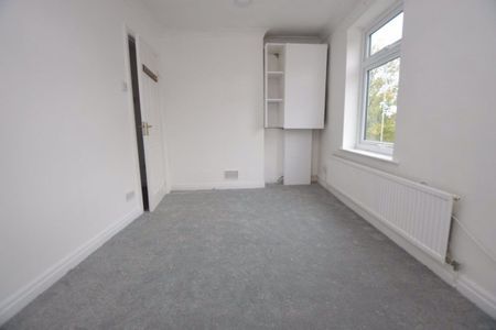 2 Bedroom Terraced House - Photo 2