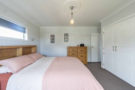 Three Bedroom Family Home - Photo 3