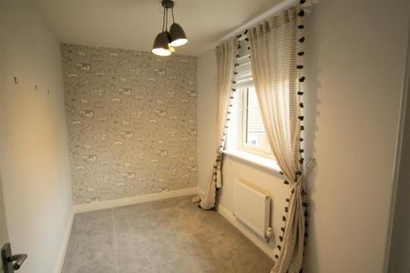 4 bedroom detached house to rent - Photo 2