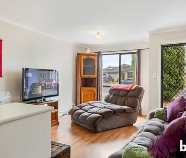 Low-Maintenance Living in a Convenient Munno Para West Location - Photo 1