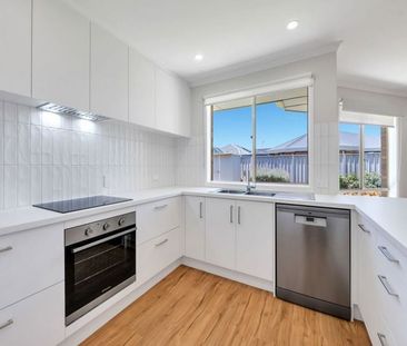 31 Cutter Cct, Encounter Bay SA 5211 - House For Rent | Domain - Photo 6