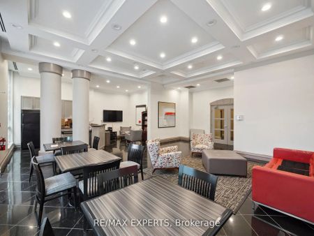 7 Lorraine Drive #UPH-06 - Photo 3