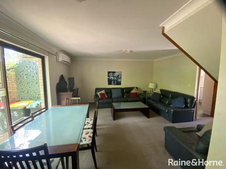Fully furnished, 2 bedroom unit - Photo 4