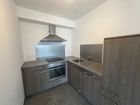 Ruim appartement met 2 slaapkamers + parkeerplaats - Photo 4