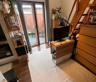 Studio Flat, Burroughs Parade, NW4 - Photo 3