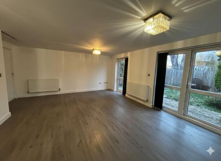 4 bedroom semi-detached house to rent - Photo 3