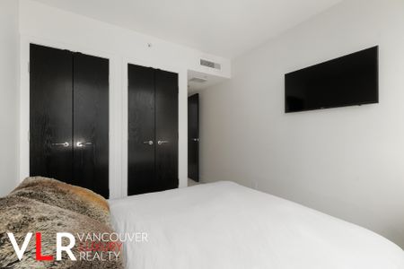 Townhouse in Downtown Vancouver, BC - Photo 3
