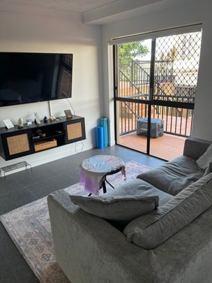 Tranquil space close to Uni! - Photo 1