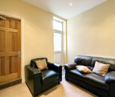 3 bedroom ground floor flat to rent - Photo 2