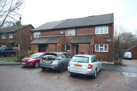 Fitzjohn Close, Guildford - Photo 5