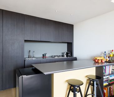 Flawless one-bedder with city views - Photo 2