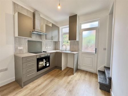 2 bedroom end of terrace house to rent - Photo 2