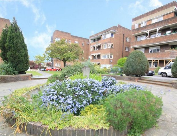 Dorchester Court, Herne Hill., London SE24 - Photo 1