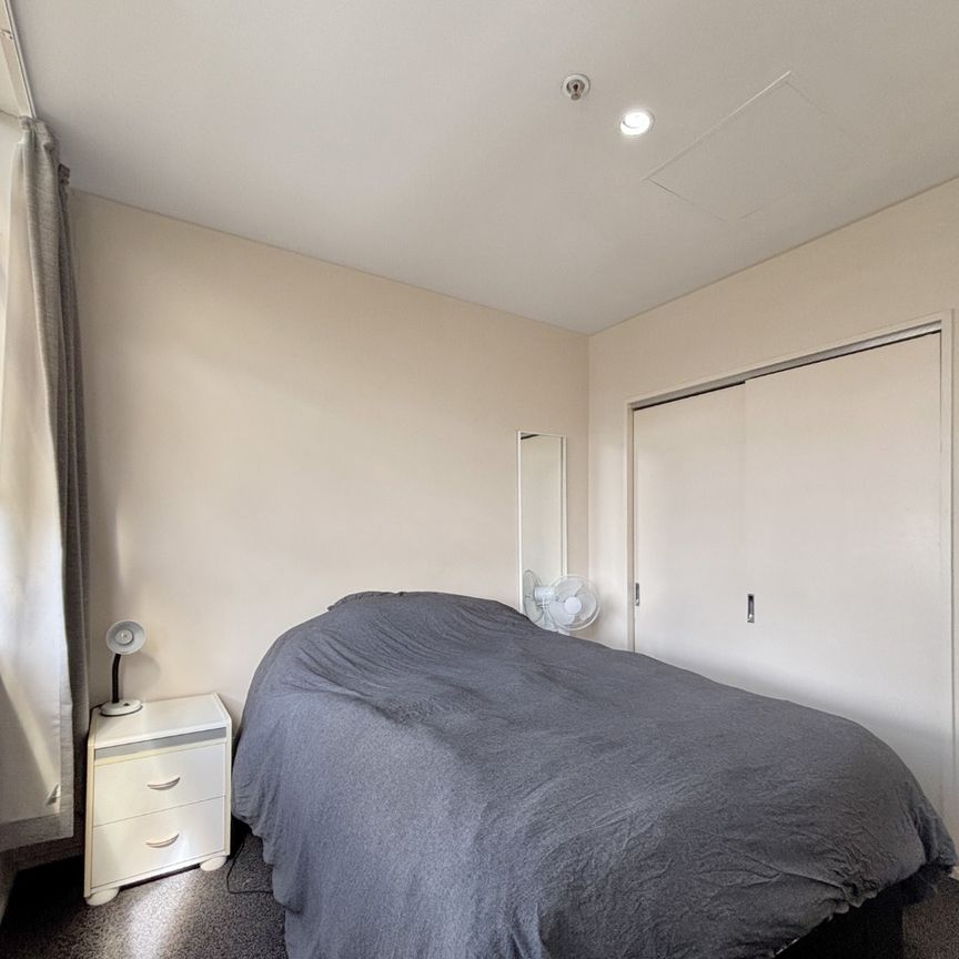 CENTRAL 2-BEDROOM APARTMENT! - Photo 1