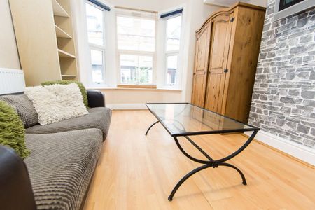 Archery Place, Hyde Park, Leeds - Photo 2