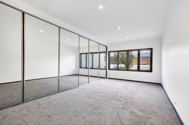 27 Myrtle Street, Chippendale NSW 2008 - House For Rent | Domain - Photo 1