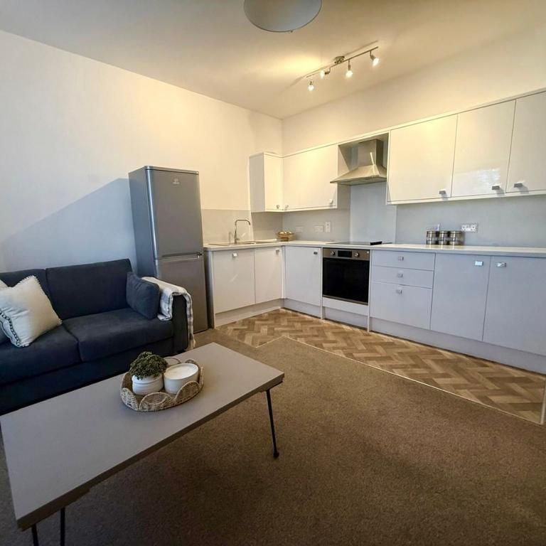 3 bedroom flat to rent - Photo 1