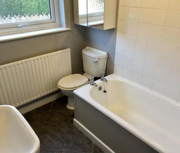 2 bedroom terraced house to rent - Photo 4