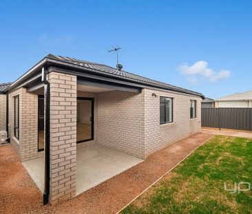 Brand-New Family Home in Prime Werribee Location - Photo 2
