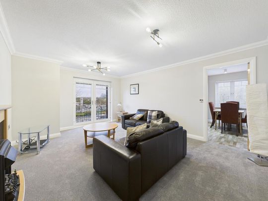 3 bedroom flat to rent - Photo 1