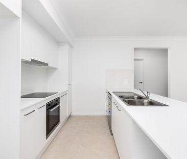 Stunning Four Bedroom Home - Photo 3