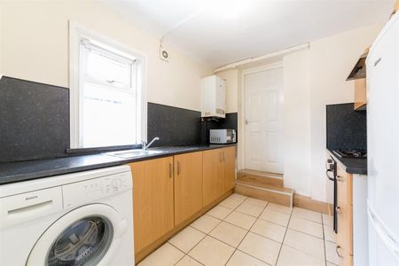 2 bed flat to rent in Rothbury Terrace, Heaton, NE6 - Photo 4