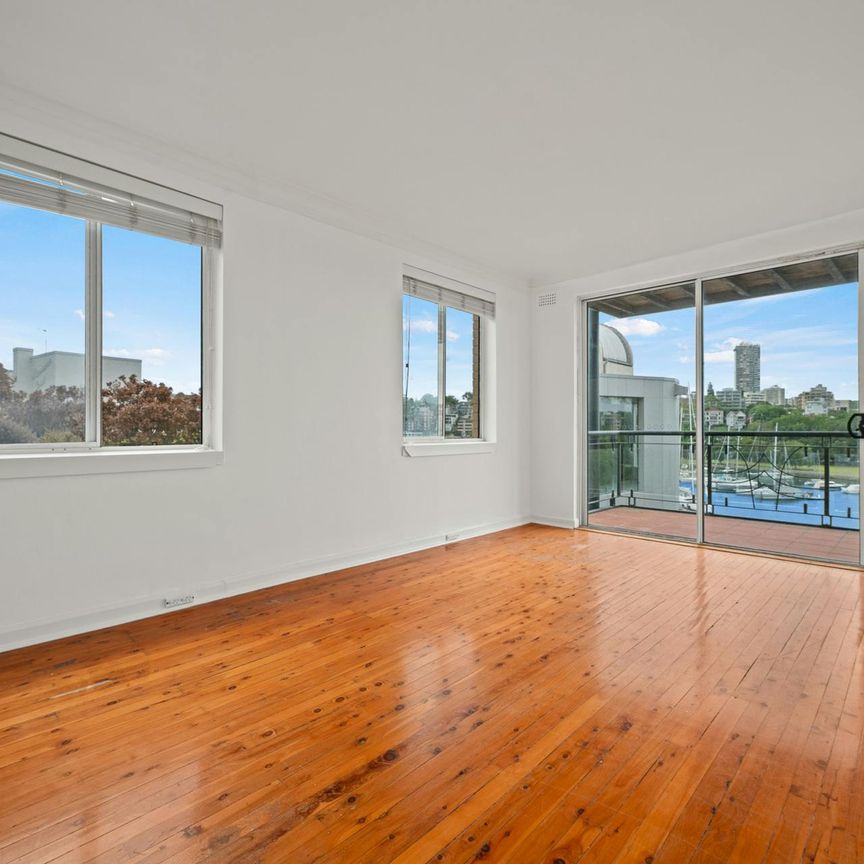 MODERN TRANQUIL HARBOUR FRONT APARTMENT - Photo 1