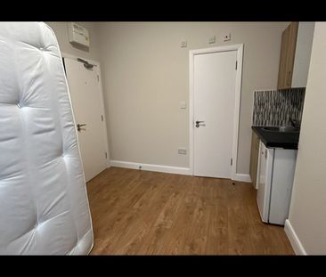 Studio Flat, Brockley Road, SE4 - Photo 1