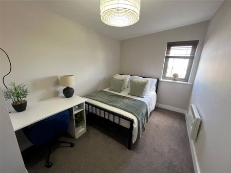 3 bedroom flat to rent - Photo 5