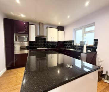 4 Bedroom House - Mid Terrace To Let - Photo 4