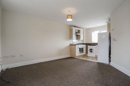 Reed Close, Farnworth - Photo 5